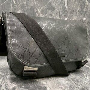 Gucci GG Supreme Shoulder Bag Black Leather